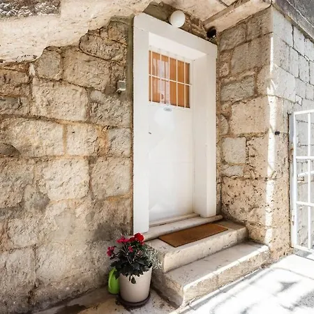 Giardino Apartment *